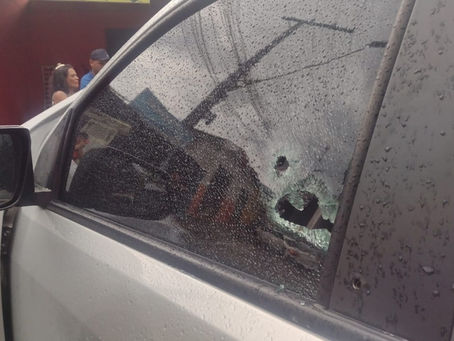 Casal é perseguido por criminosos e baleado em S10, em Manaus; imagem forte
