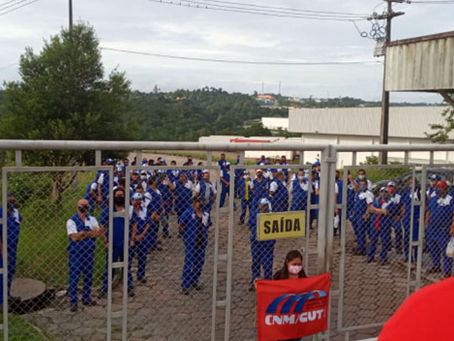 Metalúrgicos da Suzuki estão em greve por melhores condições de trabalho