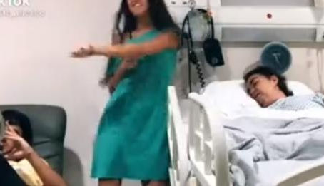 TikToker viraliza ao gravar dancinha ao lado de mãe no leito de morte e gera revolta na internet