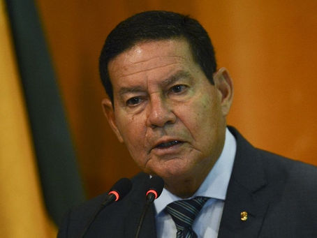 Mourão evita responder declaração de Bolsonaro de que ele 'por vezes atrapalha'