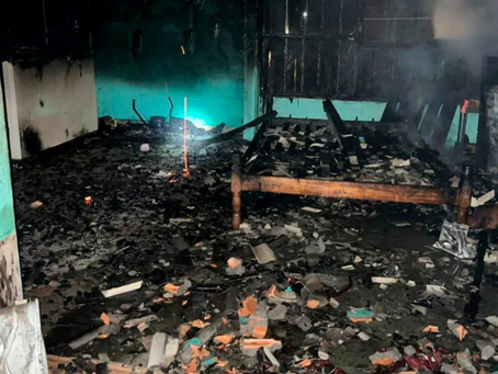Idoso morre carbonizado após incêndio destruir casa no Amazonas