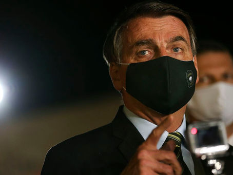 Sem vacina, Bolsonaro é impedido de assistir jogo do Santos