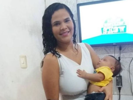 Estudante que se atrasou para o ENEM por amamentar filho ganha bolsa de estudos