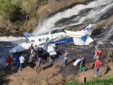 URGENTE: Avião com cantora Marília Mendonça cai em MG
