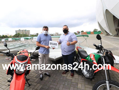 O Governador do Amazonas, Wilson Lima, entrega motocicletas e embarcações para 37 municípios