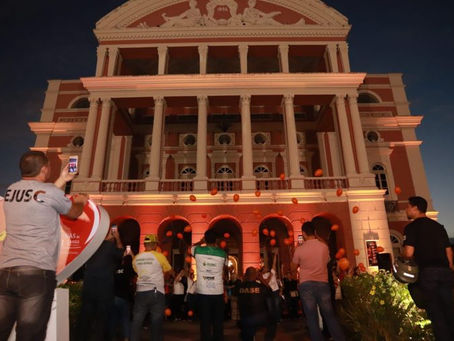 Teatro Amazonas é iluminado em ato de combate ao abuso e exploração sexual de crianças