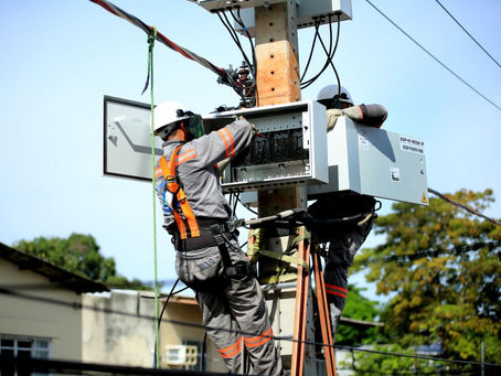 Defensoria pede multa milionária contra Amazonas Energia e suspensão de medidores