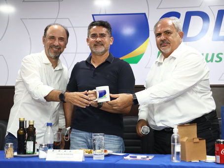 David Almeida anuncia viagens a Dubai e a Nova Iorque