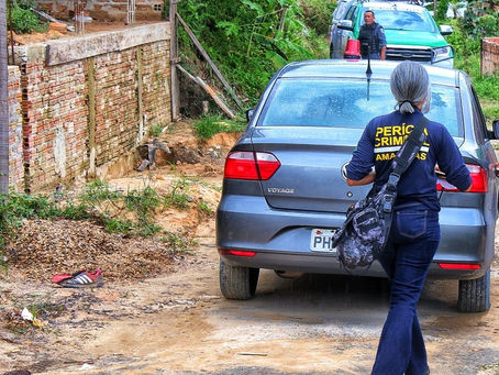 Mais corpos podem estar enterrados onde ossada foi encontrada em Manaus, diz delegado
