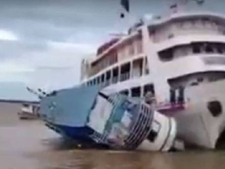 Barco empurrador afunda no Porto Santa Rosa em Parintins