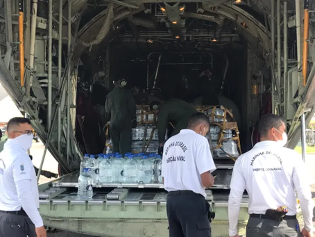 Avião da FAB transporta água do AM para a Bahia em ajuda às famílias