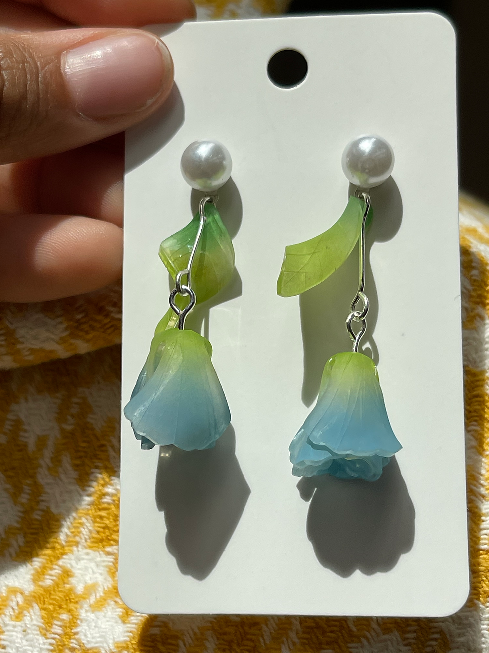 Matte Hollyhock Buds with Pearl Studs - Large