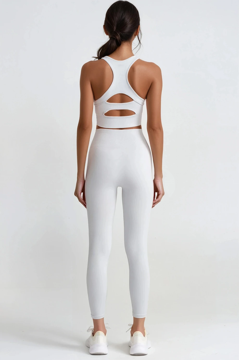 Woman wears white Seamless bra legging 