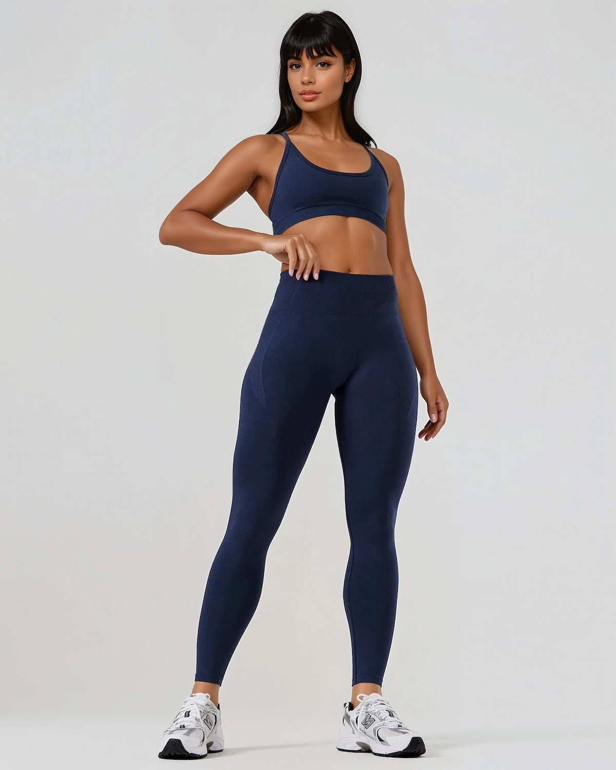 Woman wears navy Seamless bra legging 