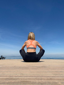 High rise legging sitting down with no issues. 