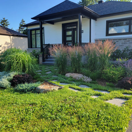 Paysagement complet à floraison continu à Waterloo/ Continuous bloom complete landscaping in Waterloo