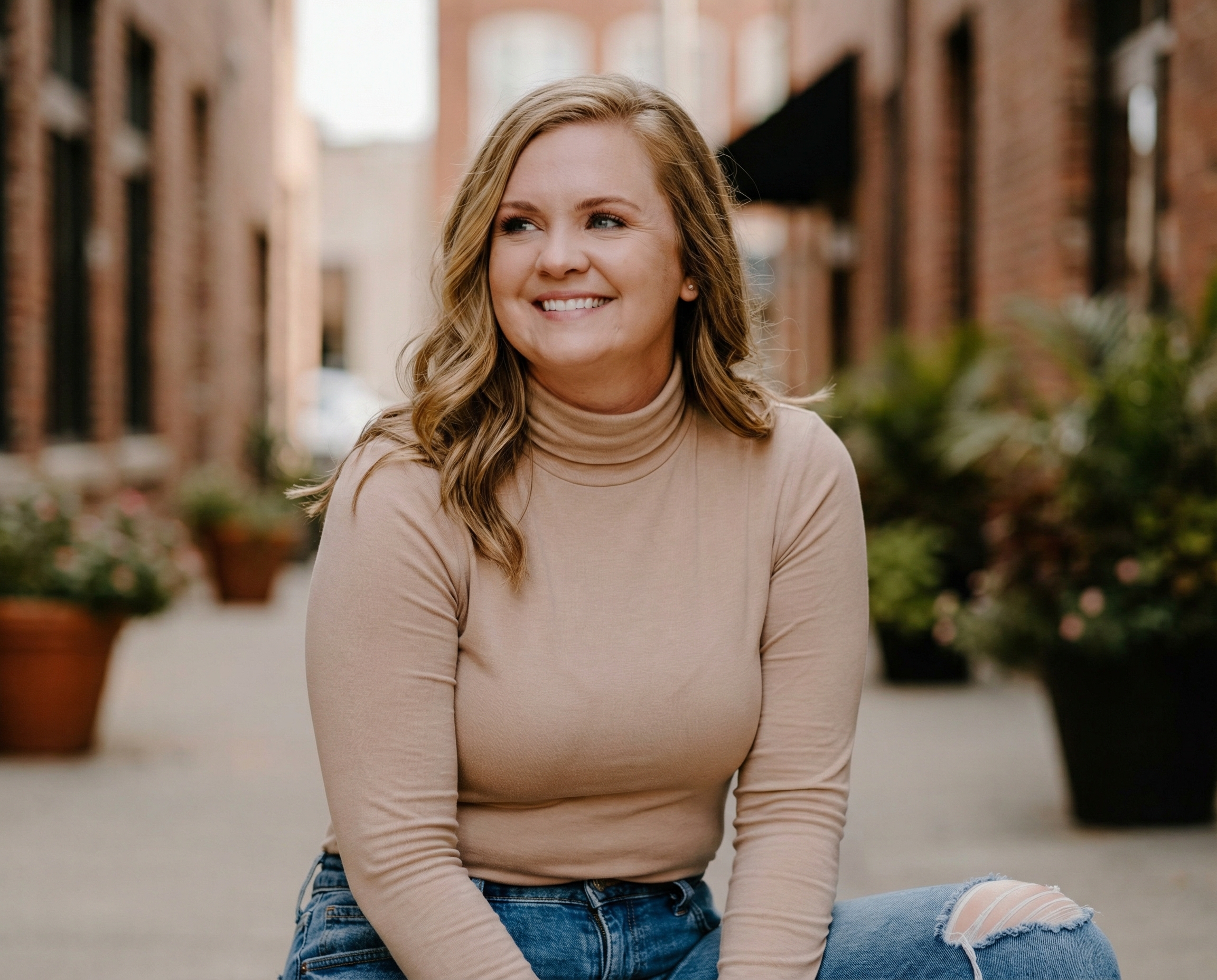 Sarah from Little Lantern Co smiling sitting outdoors