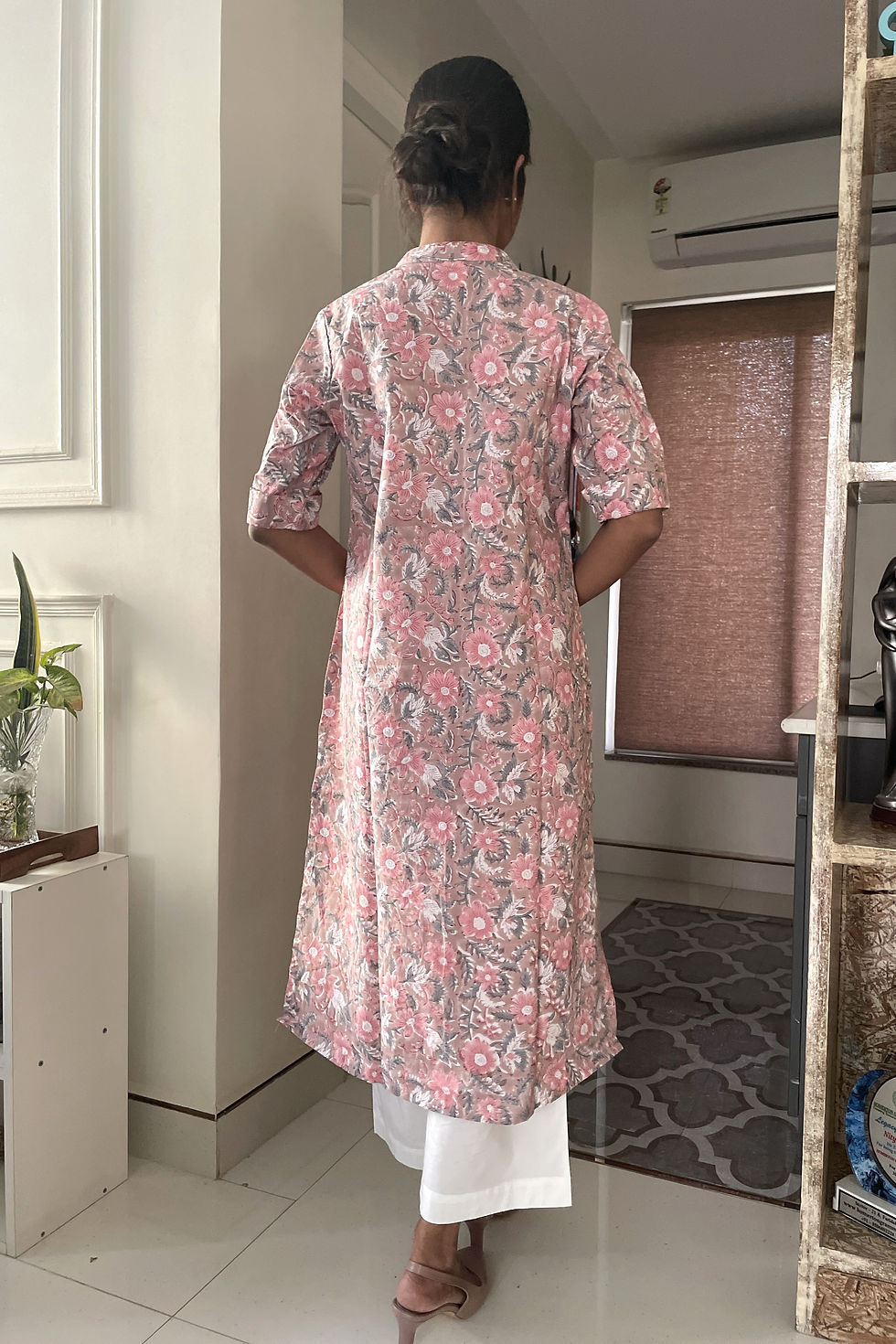 Thumbnail: Elegant Dusky Rose Cotton kurta  back
