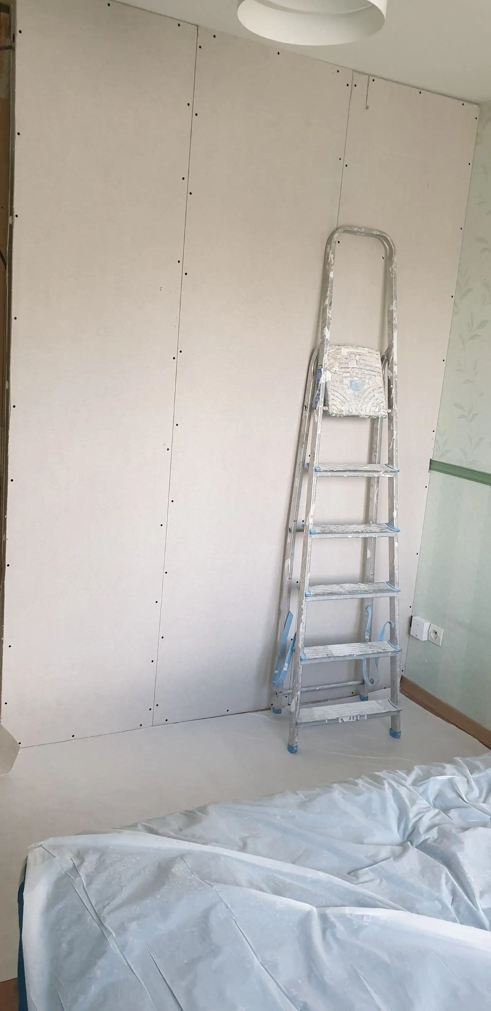 En cours transformation placard toilette en salle de bain placo fini Rambouillet Yvelines – GDS Construction