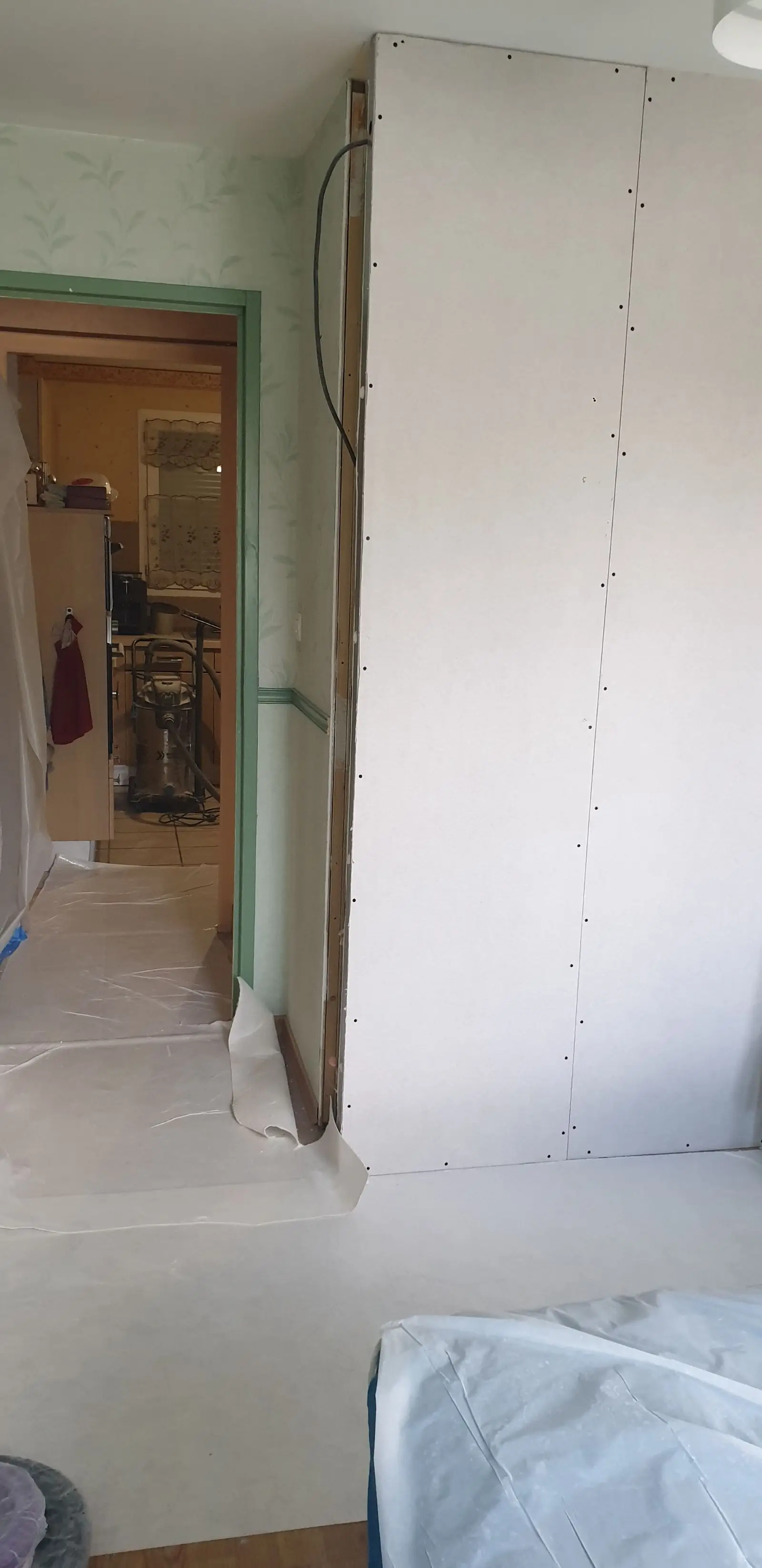 En cours – Démolition toilette et pose placo hydrofuge pour nouvelle salle de bain avec douche WC, Rambouillet (Yvelines 78)