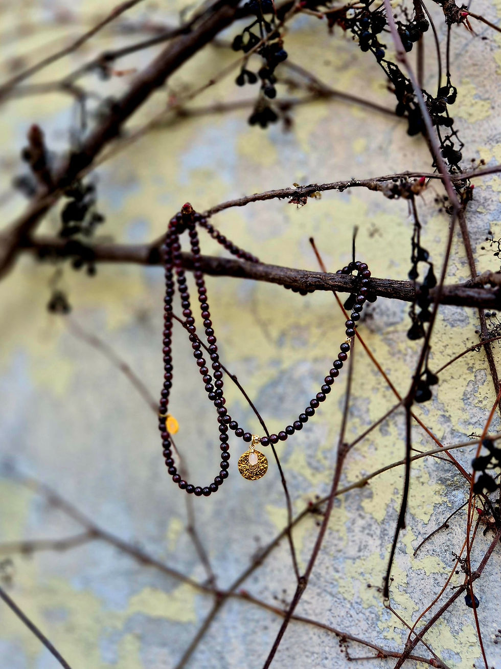 Thumbnail: TOUCH OF ANGELS NECKLACE - Garnet