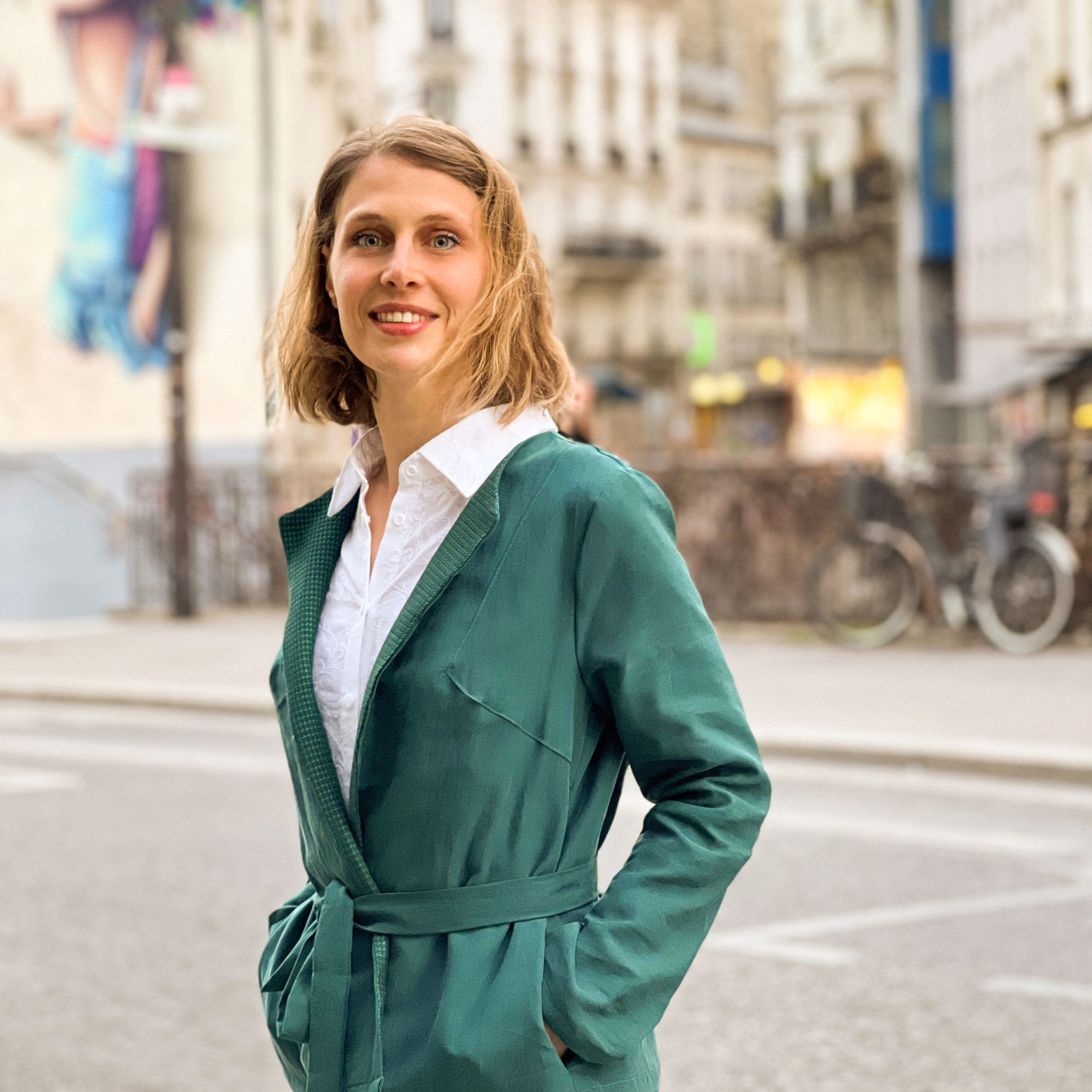 Unlined jacket with invisible pockets