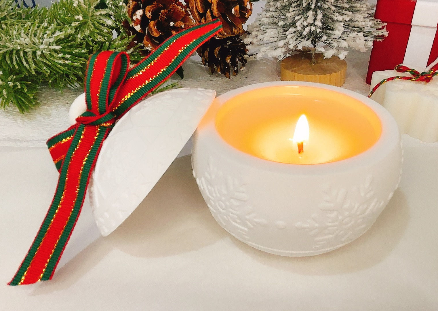 Christmas Bauble Candle Decor Handmade Coconut and Soy Wax Jesmonite Home Decor