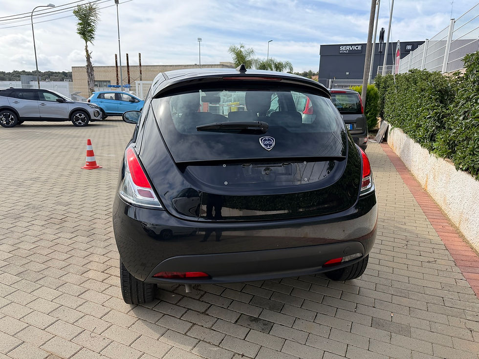 Miniatura: Lancia Ypsilon Hybrid 2024