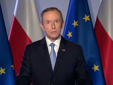 Marszałek Senatu wygłosił orędzie. TVP przed jego emisją wyświetliła przedziwny komunikat o agitacji