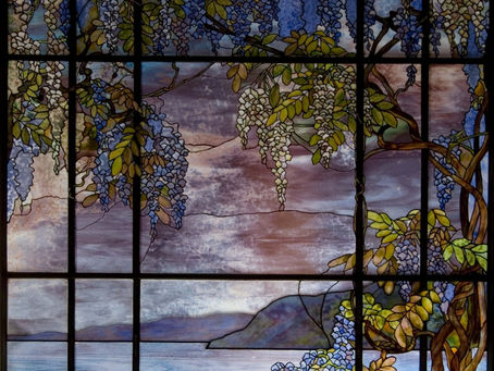 ກະຈົກສີແບບ Art Nouveau | ເສັ້ນທຳມະຊາດ ແລະ ສິລະປະແຫ່ງຄວາມງົດງາມ.