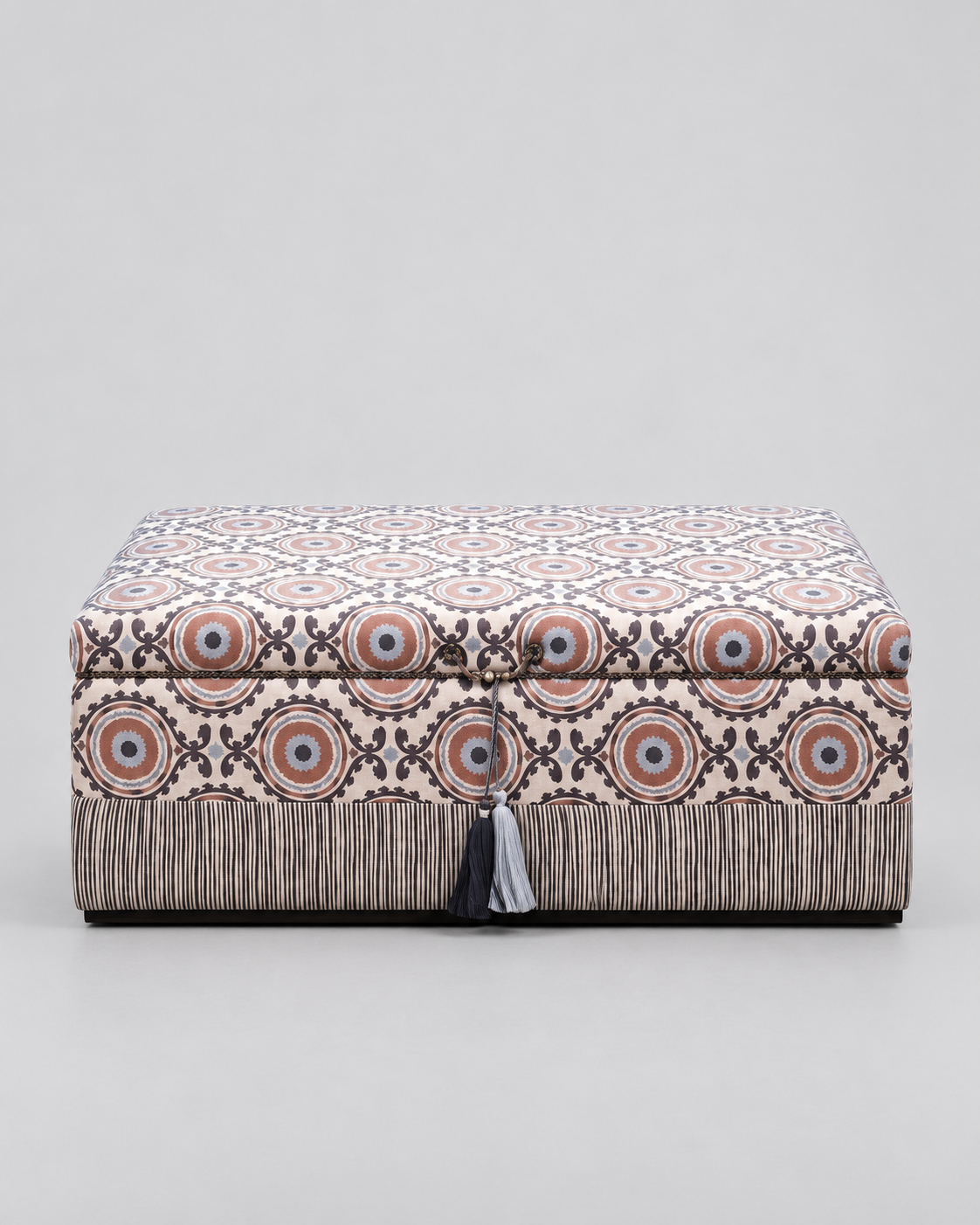 Cascais Medallion Storage Ottoman