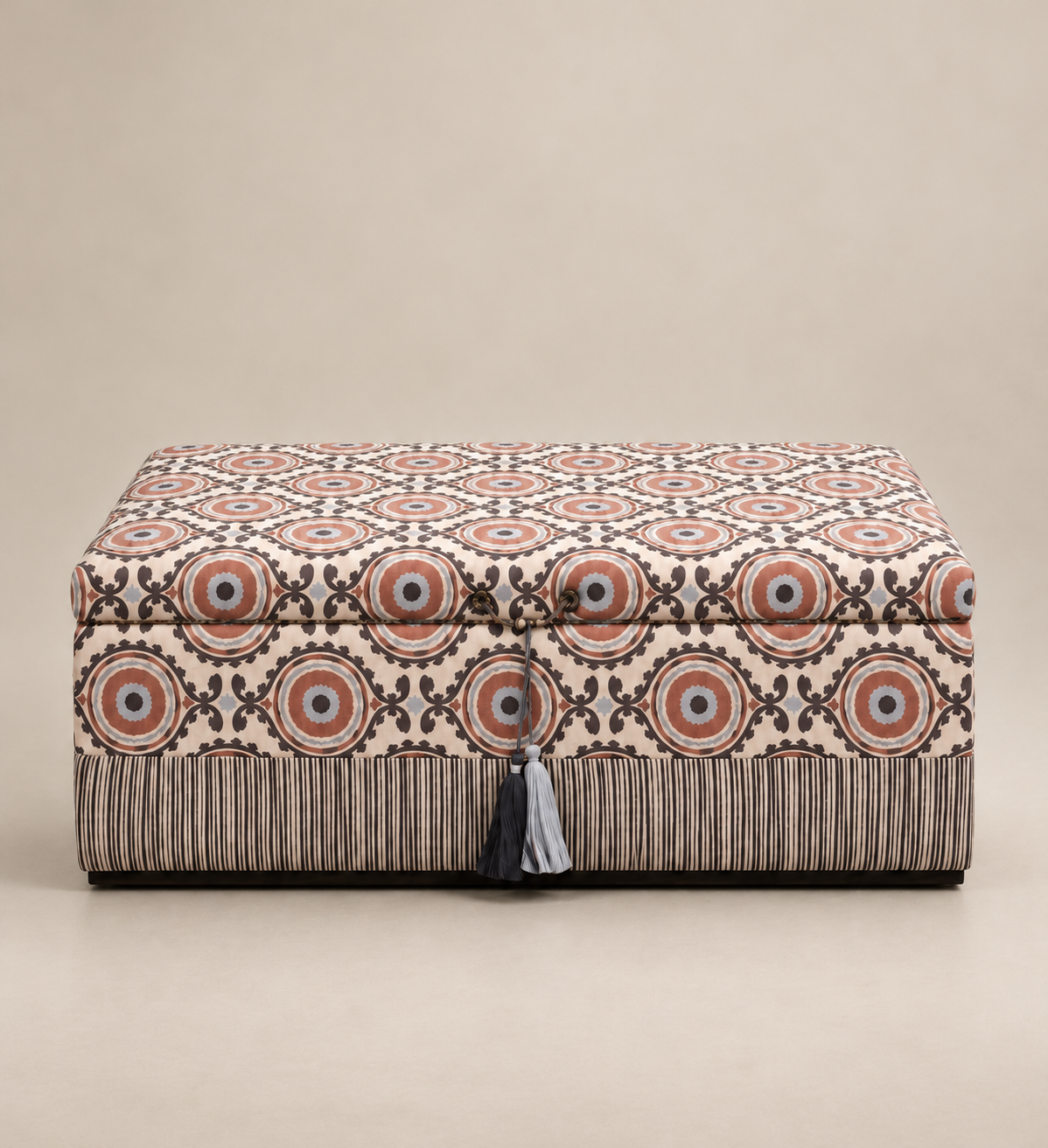Cascais Medallion Storage Ottoman