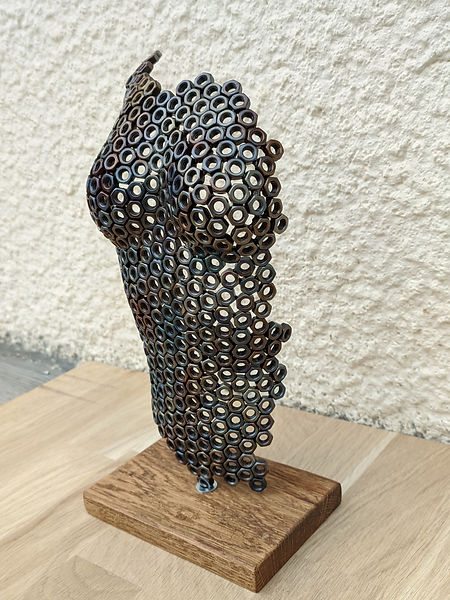 Buste sculpté en écrou 