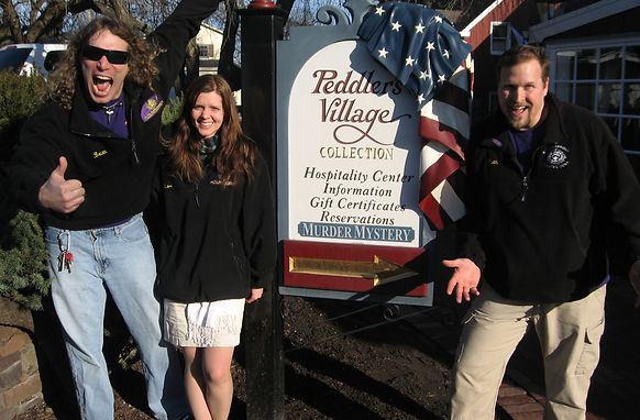 Riddlesbrood in front of the Peddlers Village Sign