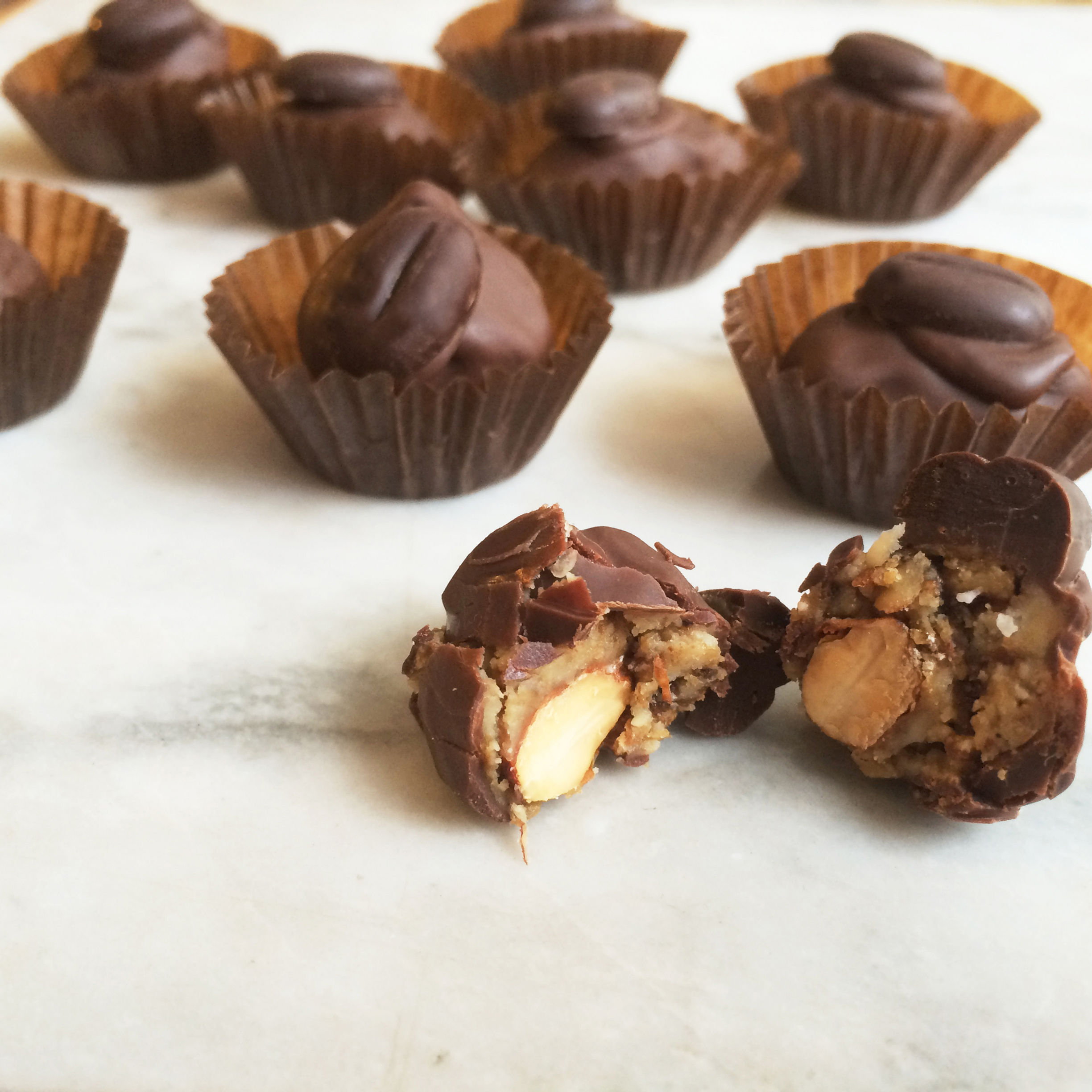 Kaffeetrüffel mit gerösteter Mandel