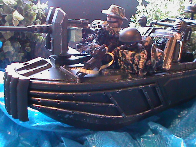 Miniatura: LANCHA RAPIDA + 4 SEALS
