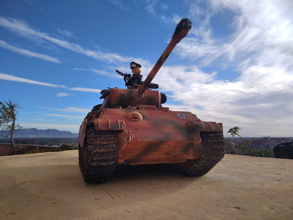 Miniatura: TANQUE PANTHER + OFICIAL (FRONT ORIENTAL) REF-001