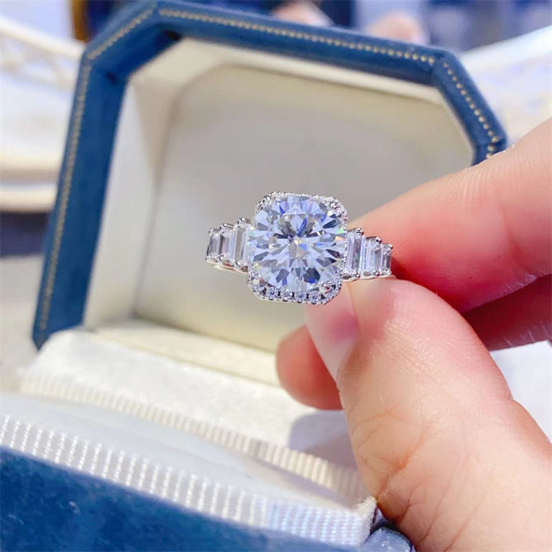 Fashionable & Noble Luxury Fashion Ring For Women 3ct Moissanite PT950 Platinum