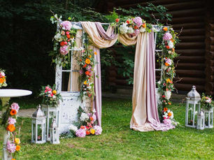 Outdoor Wedding Photo Gallery Setups for Garden Venues