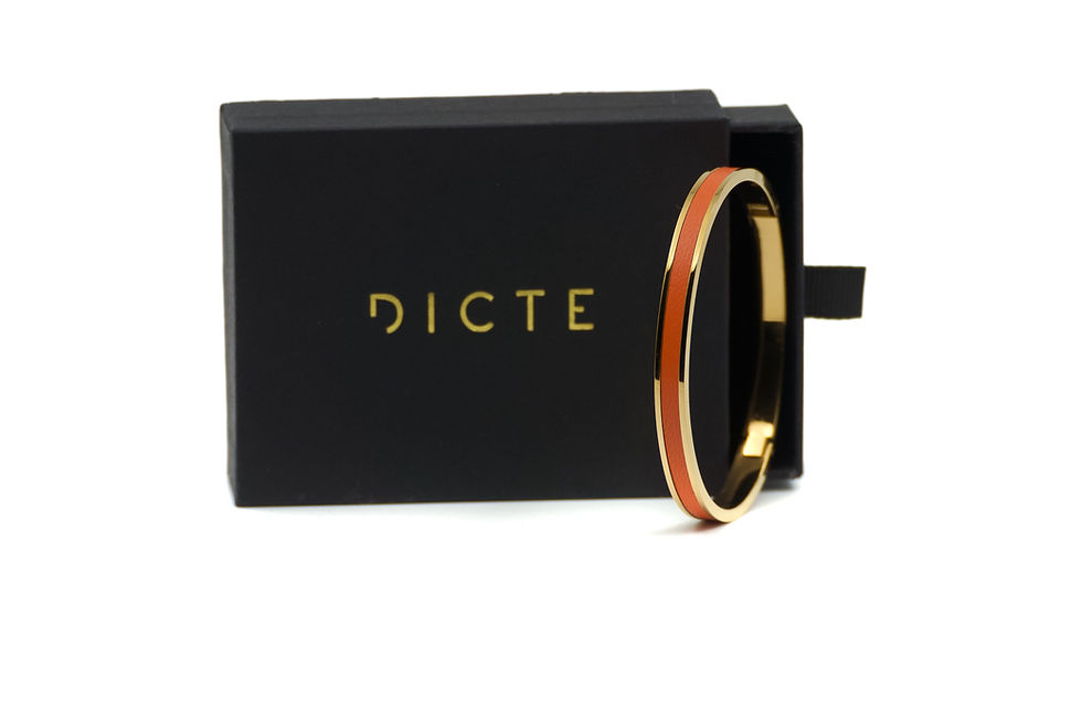 Miniatyrbilde: Embrace