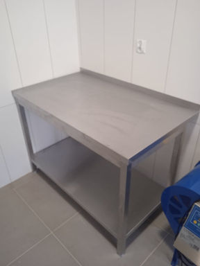 stół z półkami.jpg