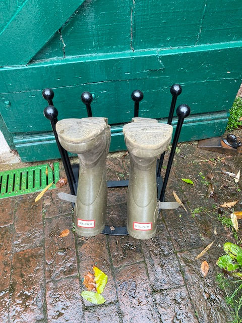 Thumbnail: Boot stand