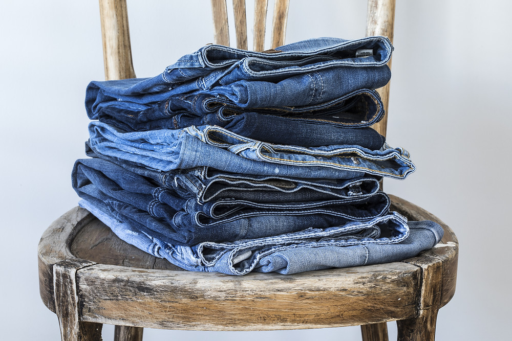 Upholster second hand furniture with second hand jeans