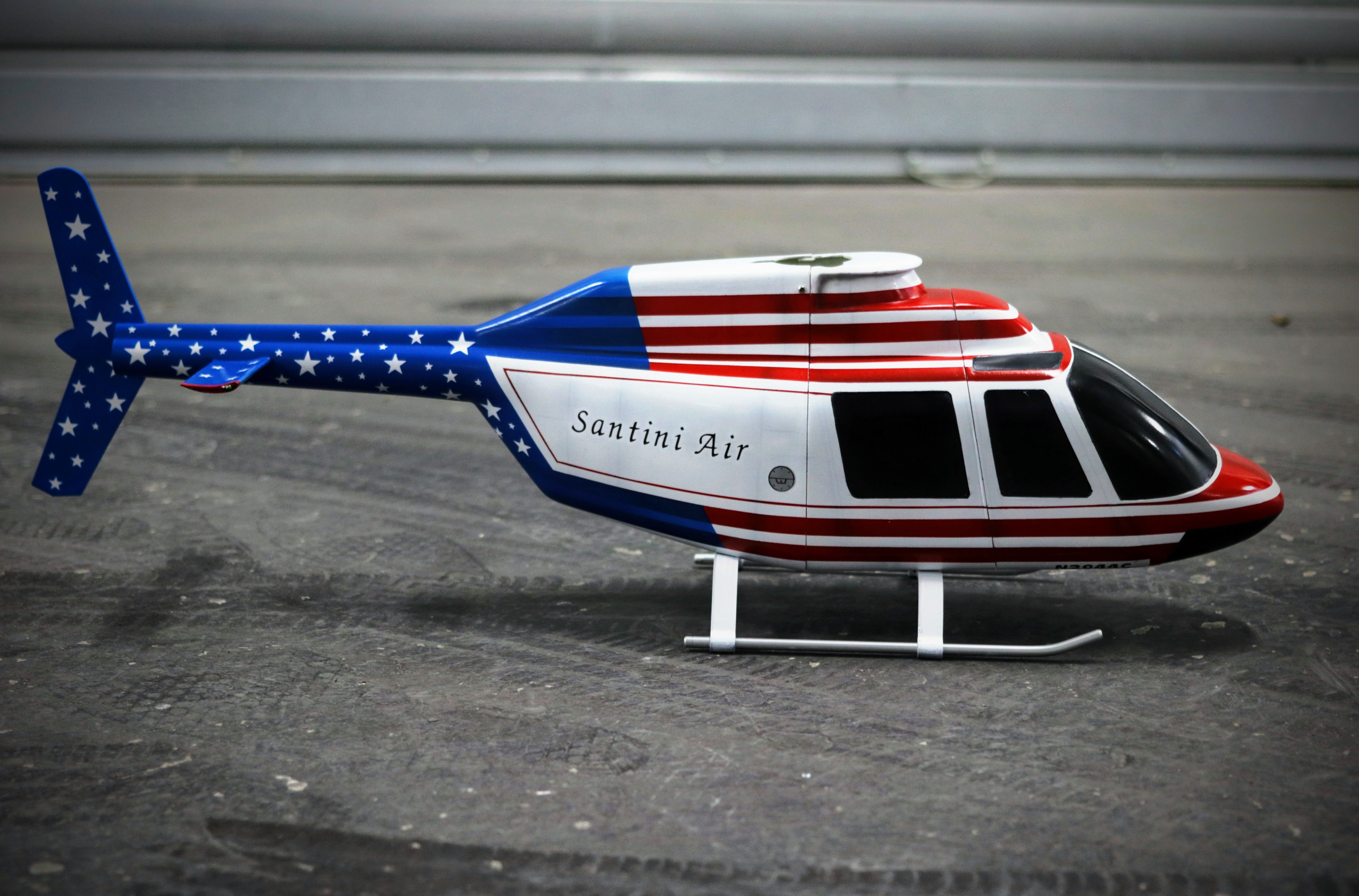 ENG: Airbrush paintwork on 450 size Fuselage