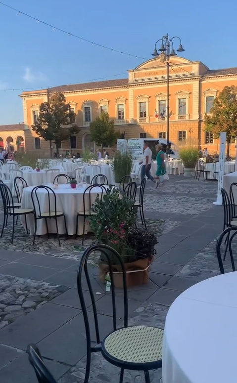Apparecchiata in Piazza Ganganelli