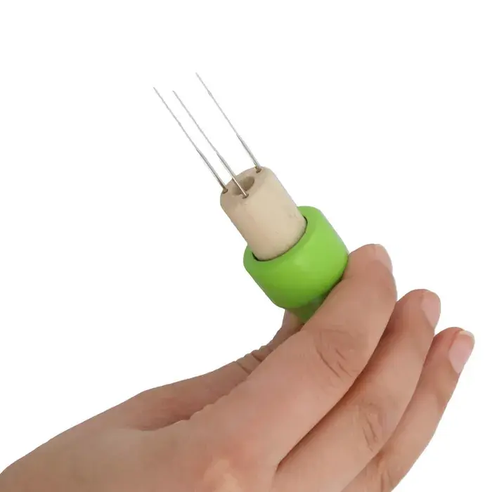 support en bois (grip)  Tulip pour 3 aiguilles à feutrer pris en main