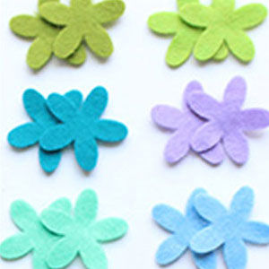Miniature : gros plan Assortiment de 20 fleurs en feutrine motif POM-6 par Pienisieni