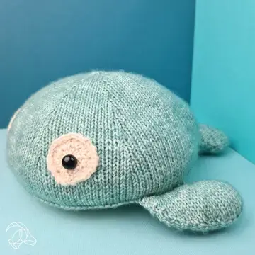 Miniature : HARDICRAFT - Kit de tricot DIY - Willy la Baleine vue de près