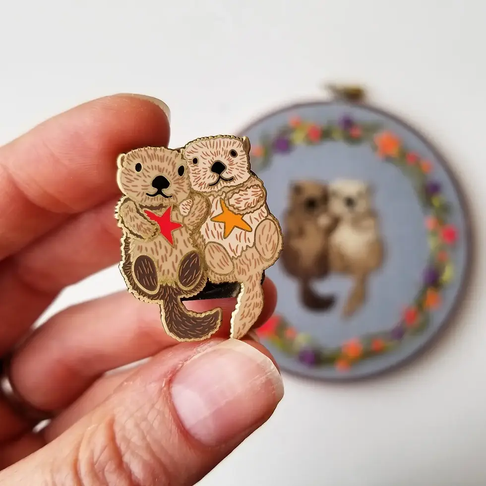 Miniature : Jessica Long  Embroidery - porte-aiguilles aimanté "Loutres de mer" vu de près