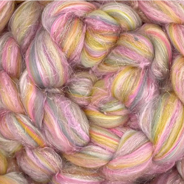 "Saupoudré" mélange fibres à filer mérinos, tencel, soie de sari et, stellina vue de près